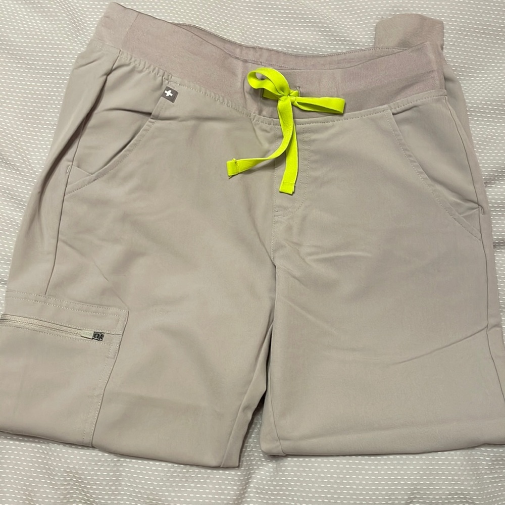 Figs Zamora jogger scrub pants. Size petite small